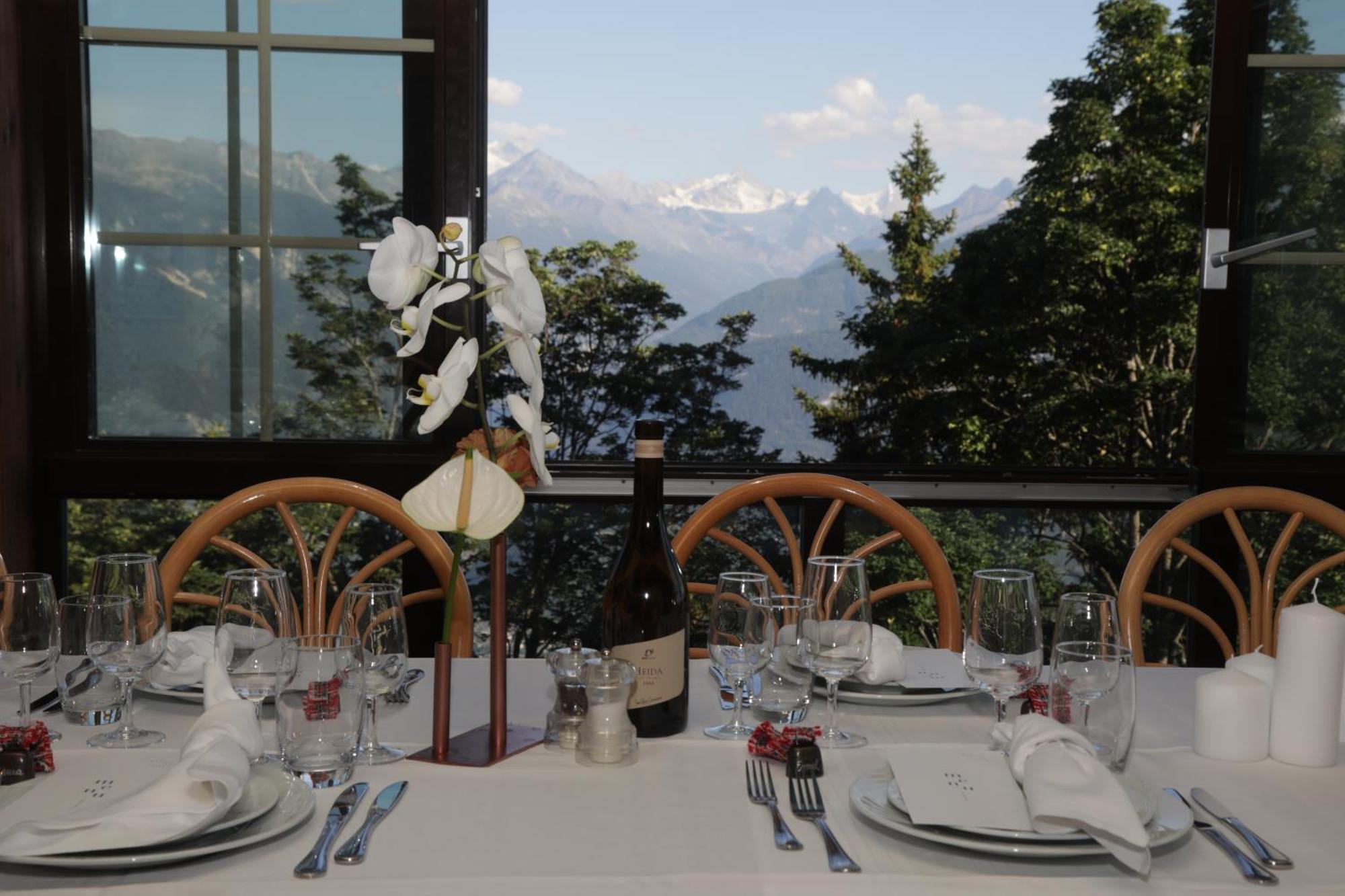 Hotel-Restaurant Le Mont Paisible, Кран-Монтана Экстерьер фото
